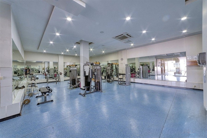 Просторный пентхаус с террасой и видом на море в престижном жилом комплексе