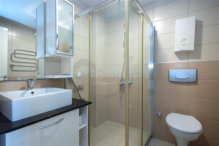 Просторный пентхаус с террасой и видом на море в престижном жилом комплексе