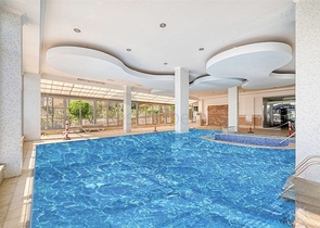 Просторный пентхаус с террасой и видом на море в престижном жилом комплексе