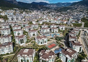 Просторный пентхаус с террасой и видом на море в престижном жилом комплексе