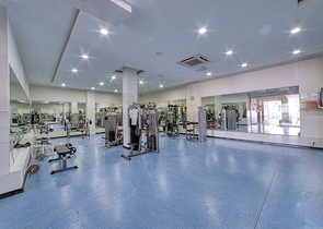 Просторный пентхаус с террасой и видом на море в престижном жилом комплексе