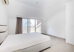 Просторный пентхаус с террасой и видом на море в престижном жилом комплексе