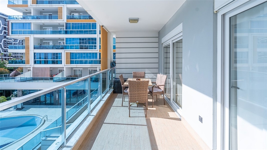 Современная квартира 1+1 в жилом комплексе с богатой инфраструктурой у моря