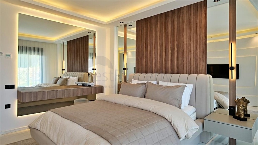 Современная вилла с панорамным видом на море в Аланье