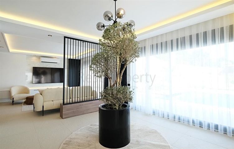 Современная вилла с панорамным видом на море в Аланье