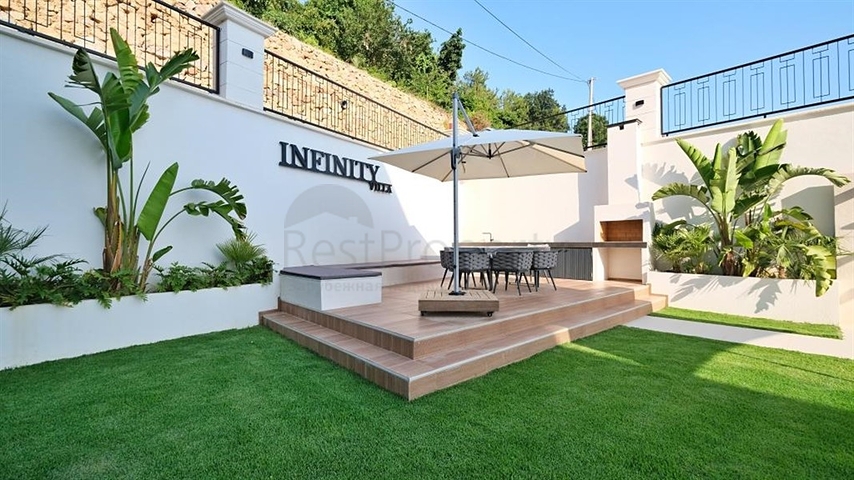 Современная вилла с панорамным видом на море в Аланье