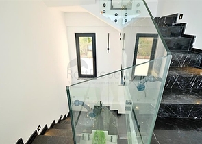 Современная вилла с панорамным видом на море в Аланье