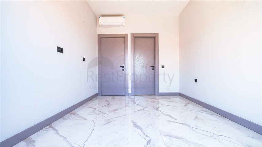 Пентхаус у моря с просторными террасами и панорамными видами