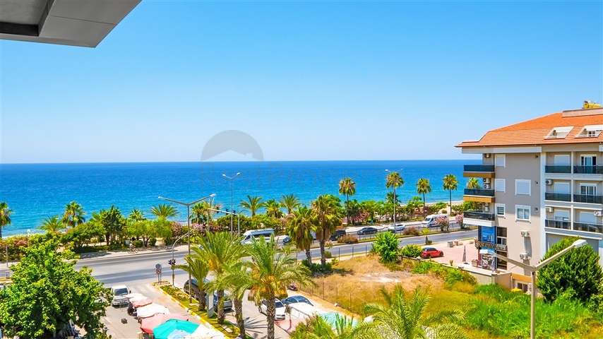 Пентхаус у моря с просторными террасами и панорамными видами