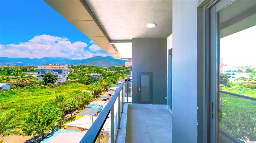 Пентхаус у моря с просторными террасами и панорамными видами