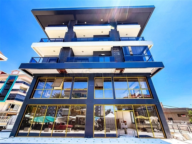 Пентхаус у моря с просторными террасами и панорамными видами