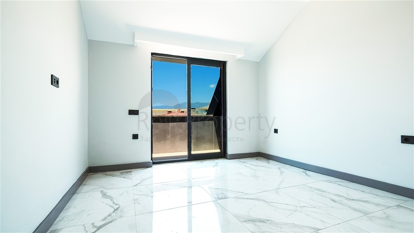 Пентхаус у моря с просторными террасами и панорамными видами