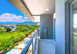 Пентхаус у моря с просторными террасами и панорамными видами