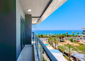 Пентхаус у моря с просторными террасами и панорамными видами