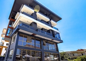 Пентхаус у моря с просторными террасами и панорамными видами