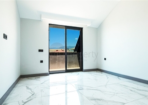 Пентхаус у моря с просторными террасами и панорамными видами