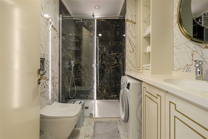 Современная квартира с панорамным видом на море в центре Махмутлара