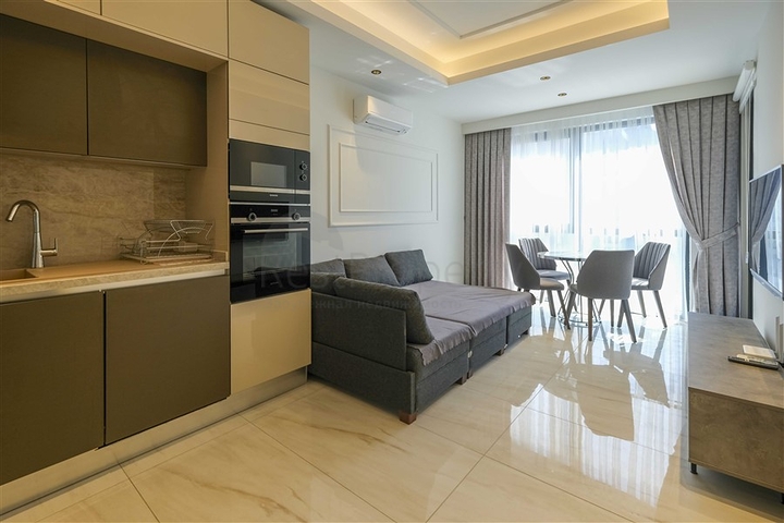 Современная квартира с панорамным видом на море в центре Махмутлара