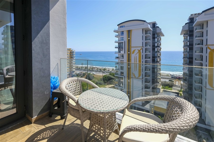 Современная квартира с панорамным видом на море в центре Махмутлара