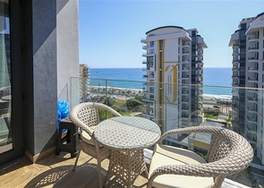 Современная квартира с панорамным видом на море в центре Махмутлара