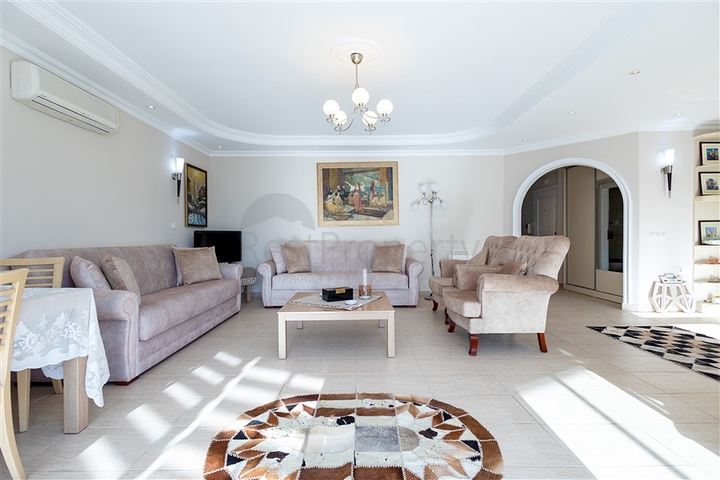 Уютная меблированная квартира 2+1 в комплексе с инфраструктурой