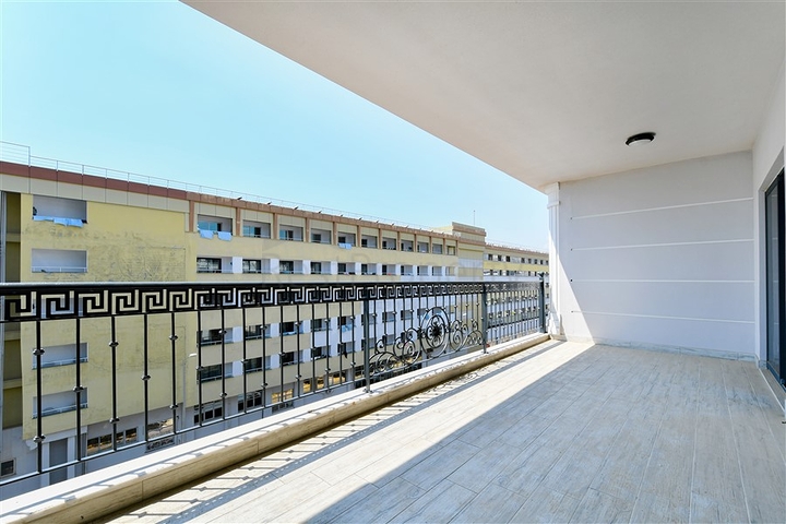 Просторный пентхаус 3+1 с видом на море всего в 50 метрах от пляжа