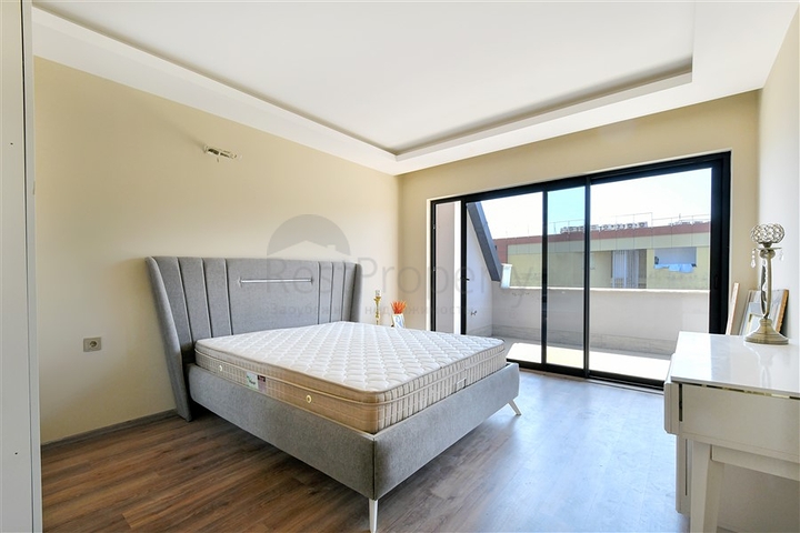 Просторный пентхаус 3+1 с видом на море всего в 50 метрах от пляжа