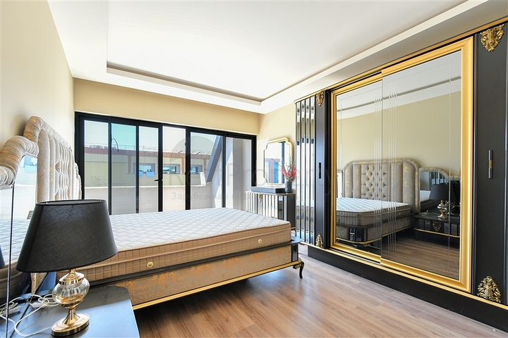 Просторный пентхаус 3+1 с видом на море всего в 50 метрах от пляжа