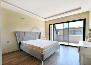 Просторный пентхаус 3+1 с видом на море всего в 50 метрах от пляжа