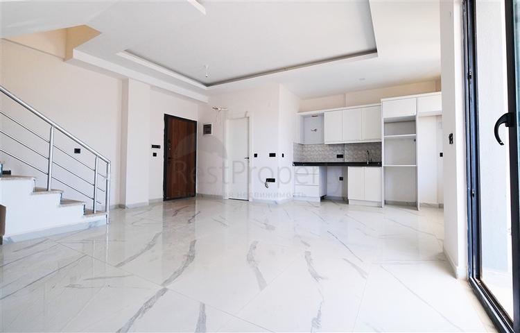 Современный пентхаус 2+1 в престижном комплексе в Махмутларе