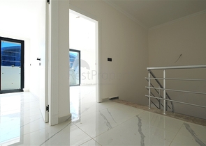 Современный пентхаус 2+1 в престижном комплексе в Махмутларе