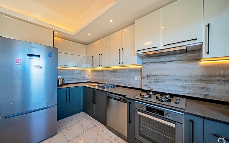 Просторная меблированная квартира 3+1 в современном жилом комплексе в Авсалларе