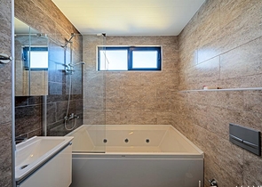 Просторная меблированная квартира 3+1 в современном жилом комплексе в Авсалларе