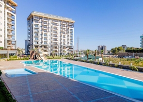 Просторная меблированная квартира 3+1 в современном жилом комплексе в Авсалларе