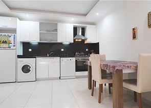 Уютная меблированная квартира с видом на море в Авсалларе