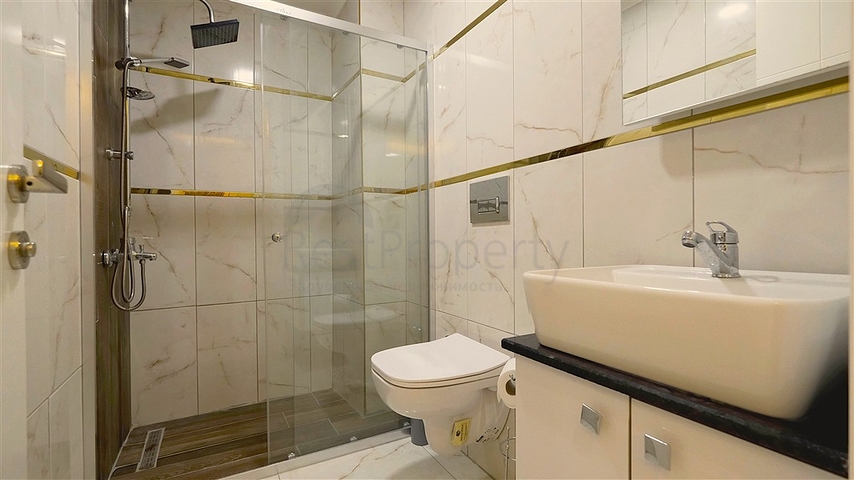 Просторный меблированный дуплекс с террасой и видом на море в современном жилом комплексе