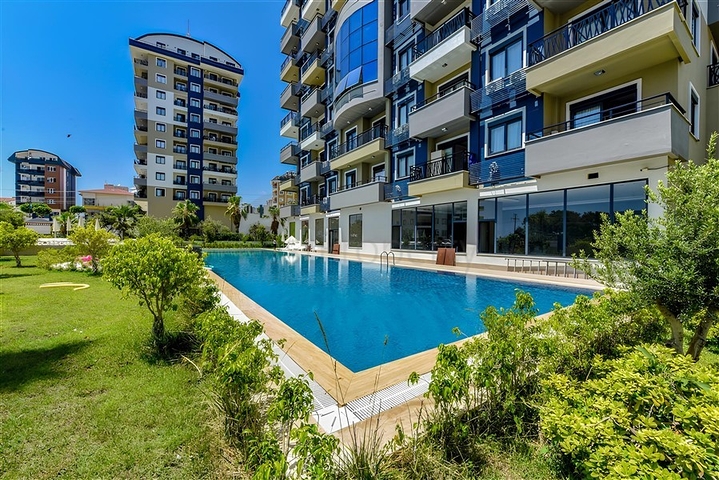 Просторный меблированный дуплекс с террасой и видом на море в современном жилом комплексе