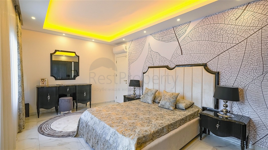 Просторный меблированный дуплекс с террасой и видом на море в современном жилом комплексе