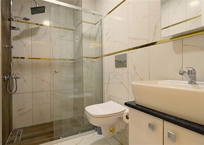 Просторный меблированный дуплекс с террасой и видом на море в современном жилом комплексе