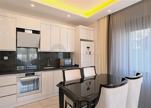 Просторный меблированный дуплекс с террасой и видом на море в современном жилом комплексе