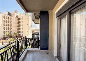 Просторный меблированный дуплекс с террасой и видом на море в современном жилом комплексе