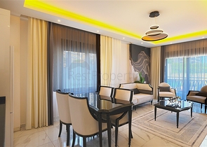 Просторный меблированный дуплекс с террасой и видом на море в современном жилом комплексе