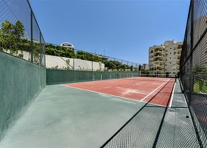 Просторный меблированный дуплекс с террасой и видом на море в современном жилом комплексе