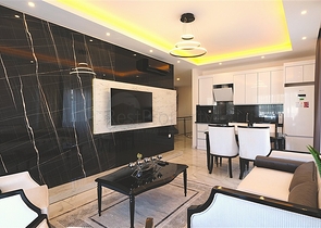 Просторный меблированный дуплекс с террасой и видом на море в современном жилом комплексе