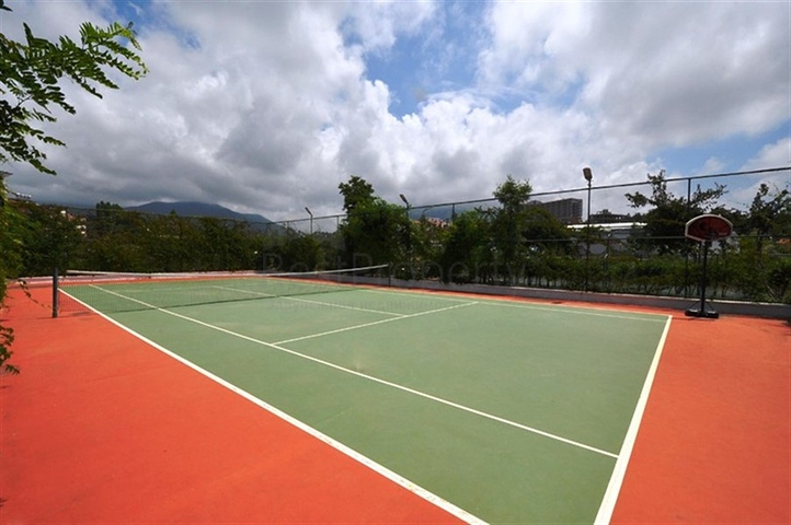 Просторная квартира 5+1 с панорамным видом и шаговой доступностью до моря в районе Тосмур