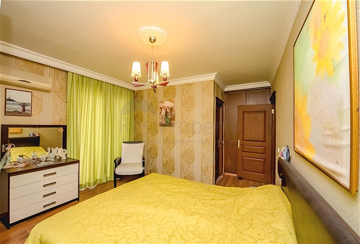 Просторная квартира 5+1 с панорамным видом и шаговой доступностью до моря в районе Тосмур