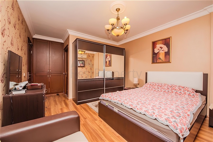 Просторная квартира 5+1 с панорамным видом и шаговой доступностью до моря в районе Тосмур