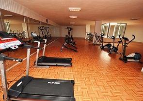 Просторная квартира 5+1 с панорамным видом и шаговой доступностью до моря в районе Тосмур