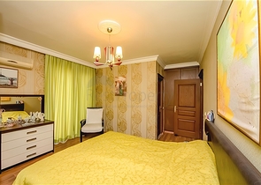 Просторная квартира 5+1 с панорамным видом и шаговой доступностью до моря в районе Тосмур