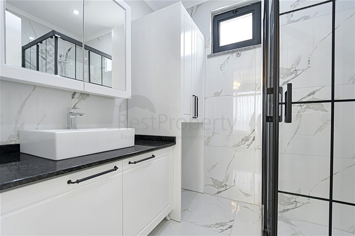 Современная вилла 3+1 с панорамным видом на море в районе Бекташ